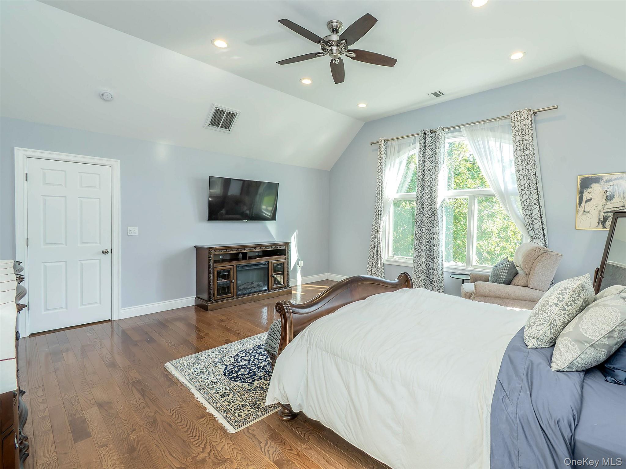 752 Kensington Court – For Sale photo 24