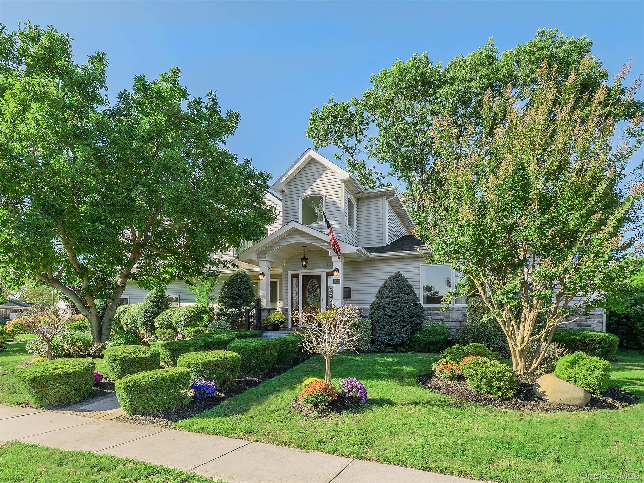 752 Kensington Court – For Sale