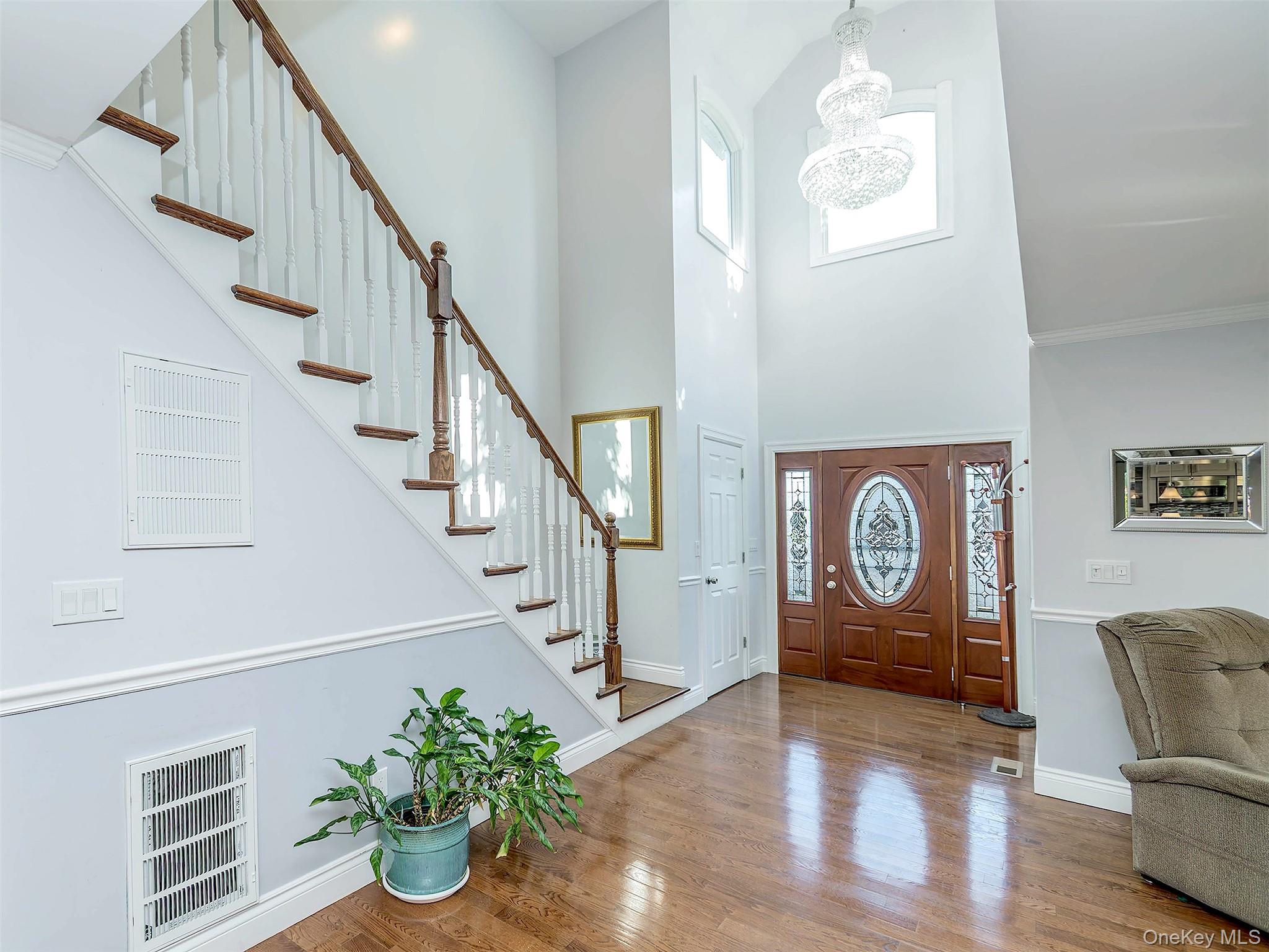 752 Kensington Court – For Sale photo 2