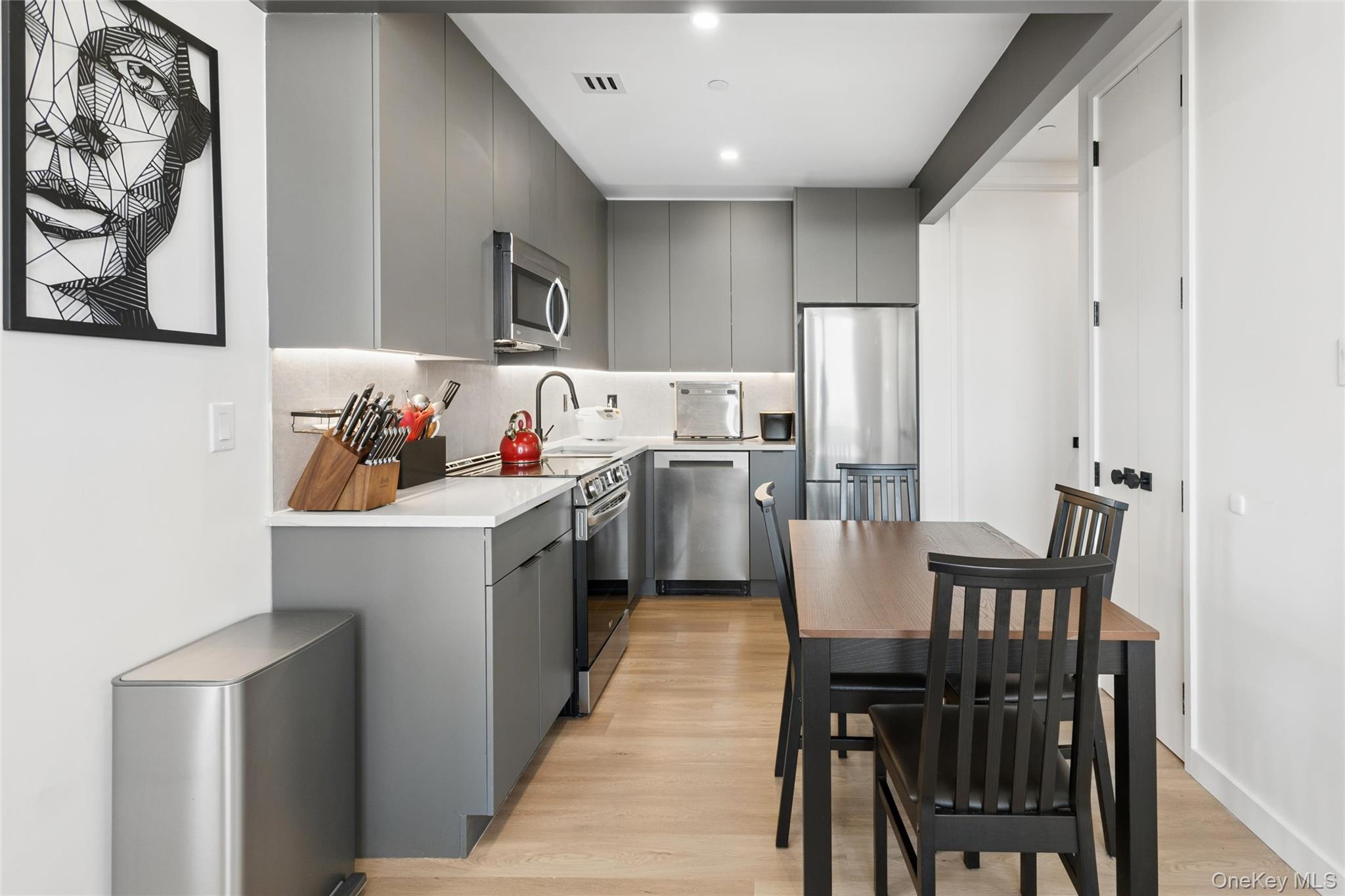 931 Carroll Street, Unit 1605 photo 4