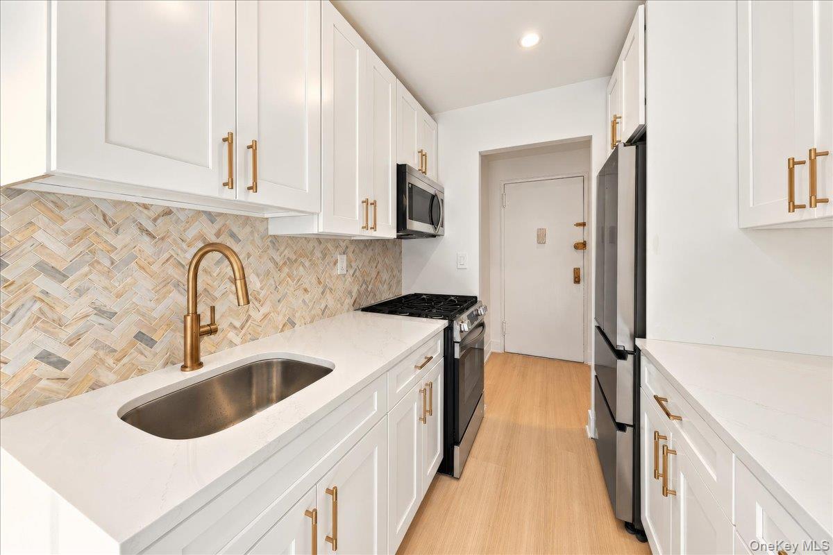 1300 Midland Avenue, Unit C26 photo 16