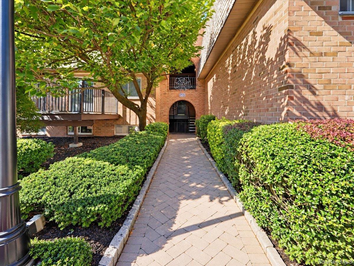 330 Central Park Avenue S, Unit F12 photo 34