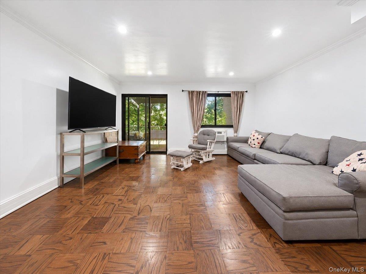 330 Central Park Avenue S, Unit F12 photo 4