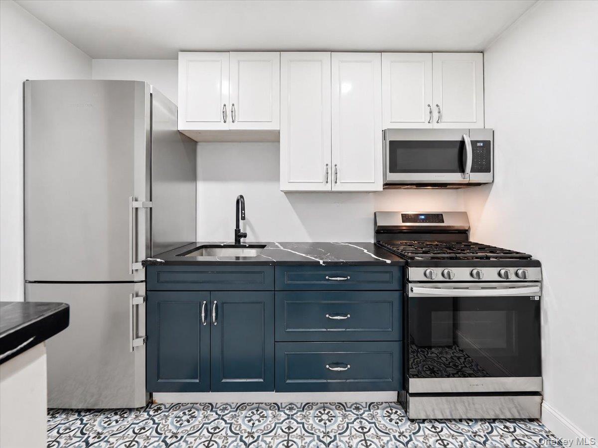 330 Central Park Avenue S, Unit F12 photo 5