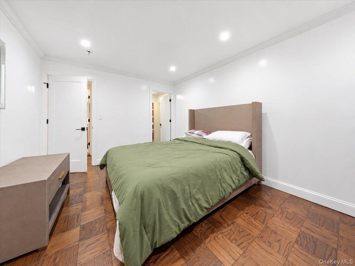 330 Central Park Avenue S, Unit F12 photo 11
