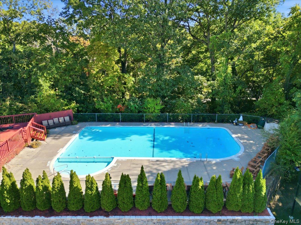 330 Central Park Avenue S, Unit F12 photo 16