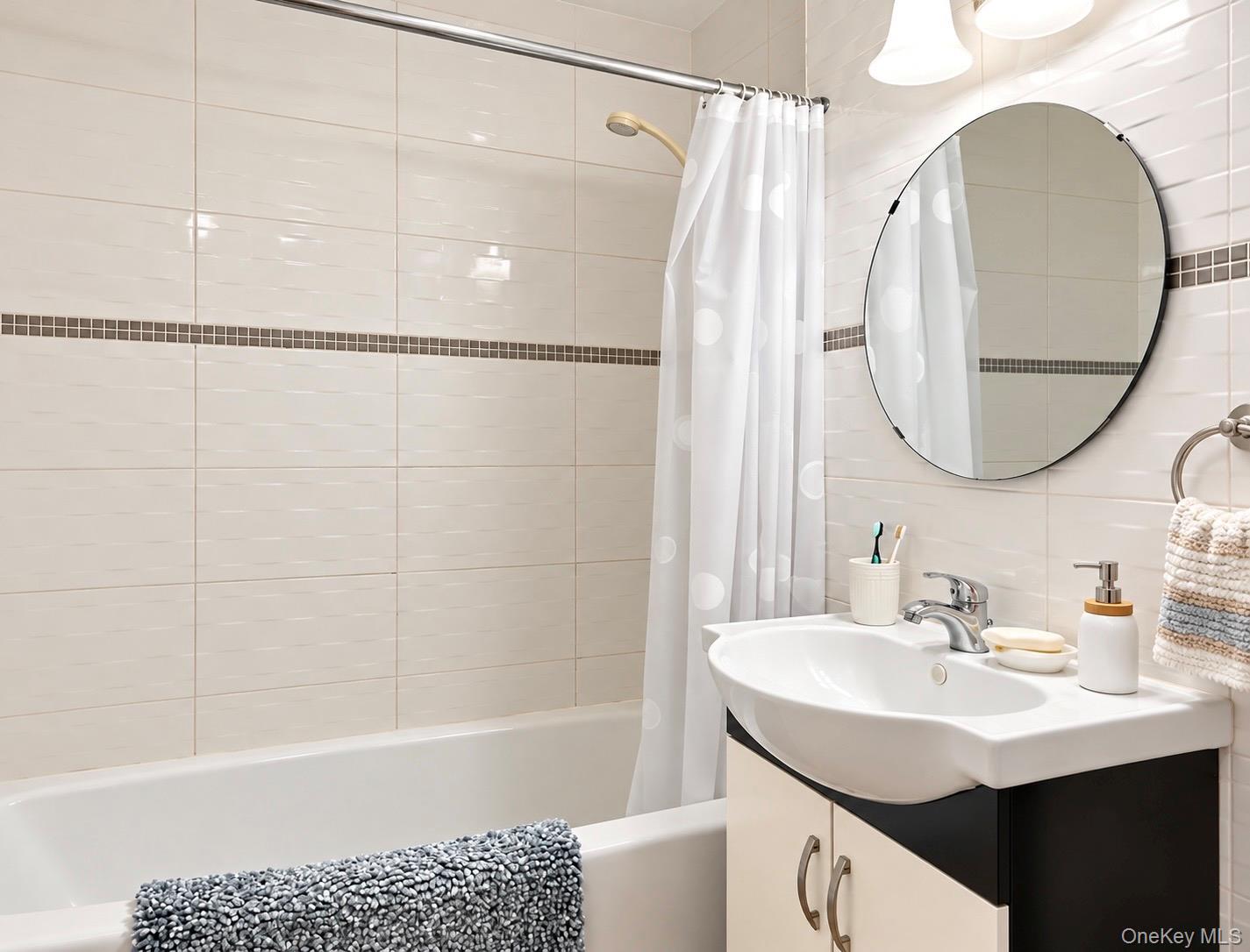 14215 Franklin Ave, Unit 2D photo 7