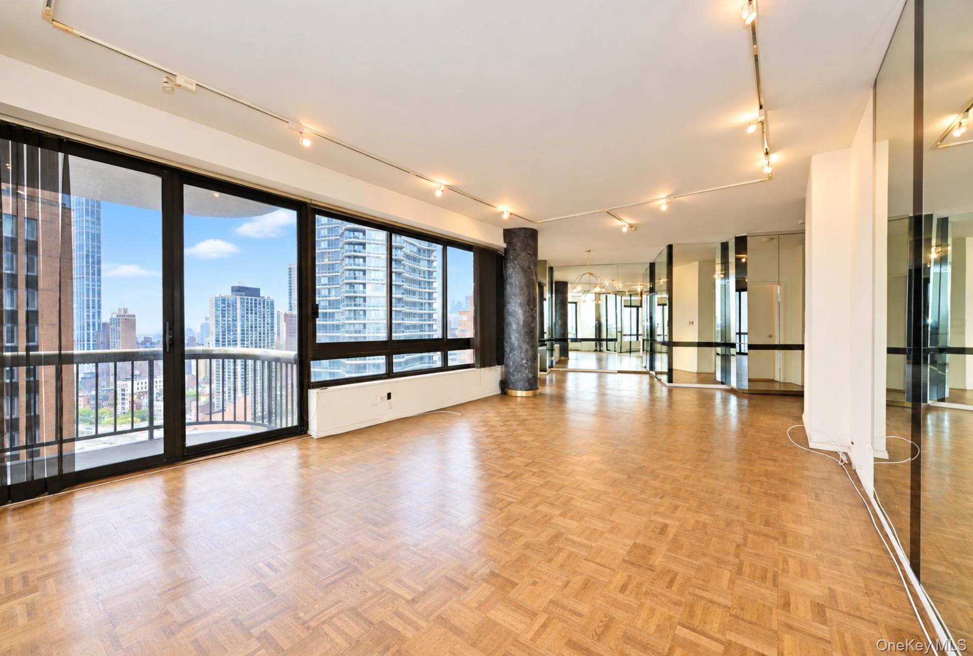 167 E 61st Street, Unit 28E photo 2