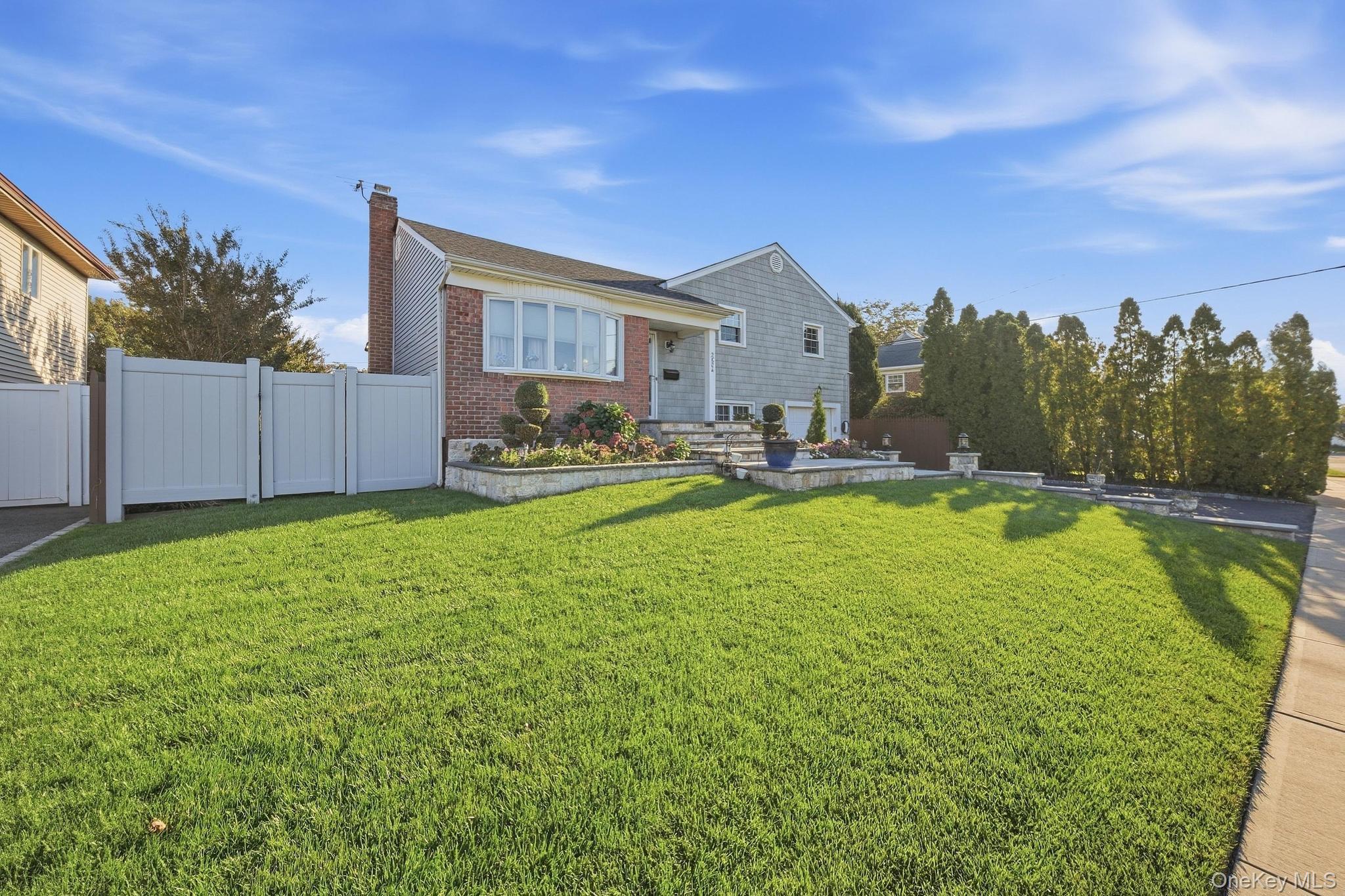 2624 Flower Street – For Sale photo 3