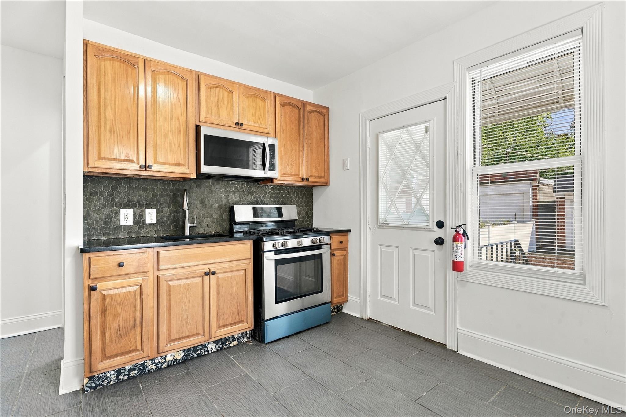 9016 Union Turnpike – For Sale photo 10