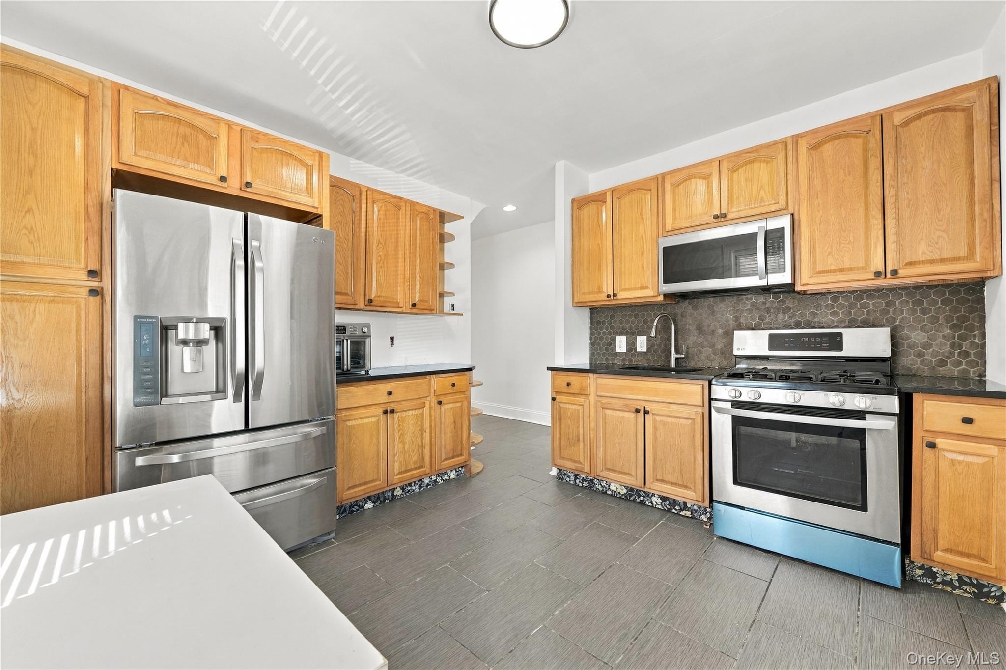 9016 Union Turnpike – For Sale photo 9