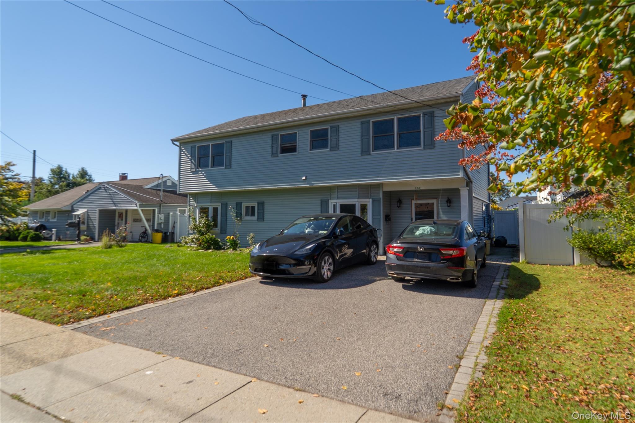 220 Jerusalem Avenue – For Sale