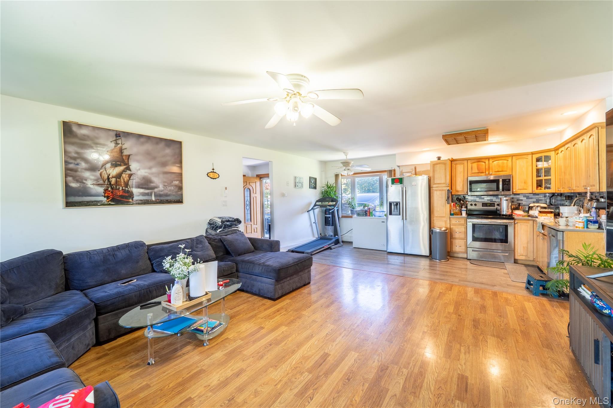 220 Jerusalem Avenue – For Sale photo 7