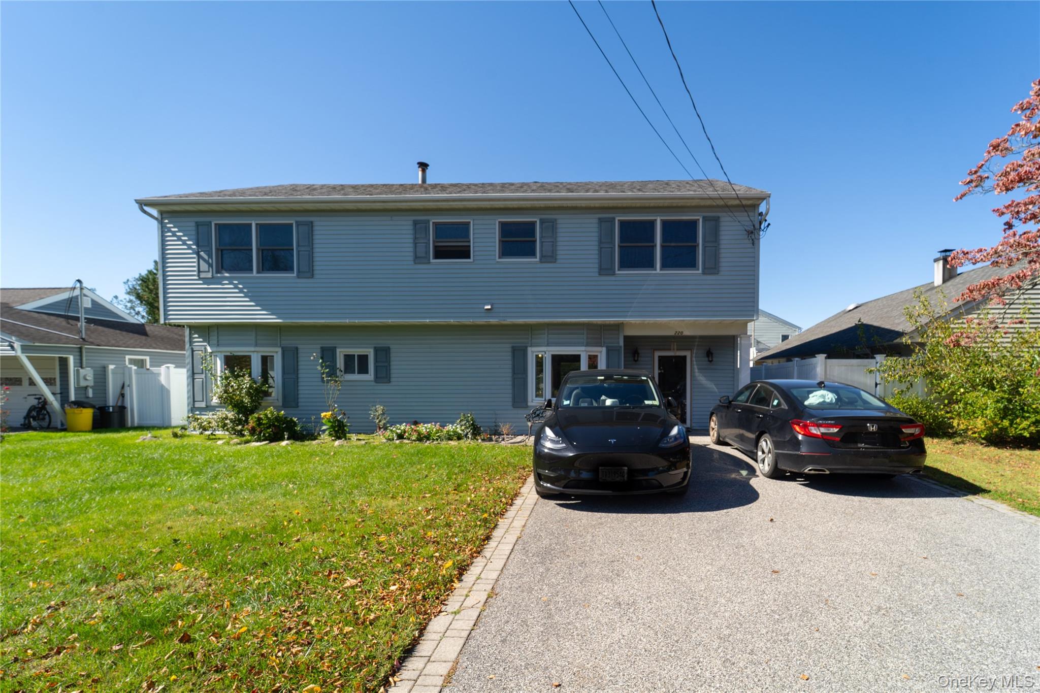 220 Jerusalem Avenue – For Sale photo 3