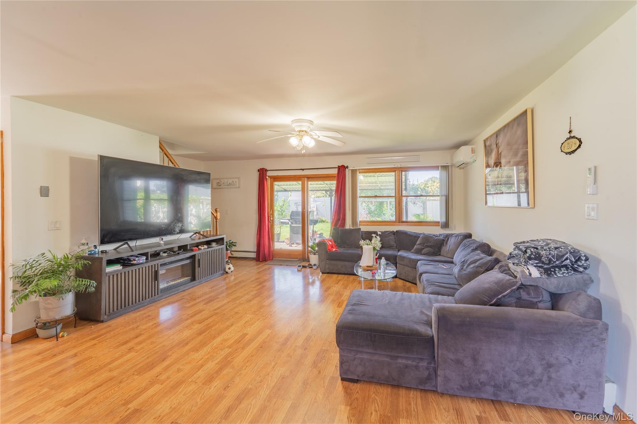 220 Jerusalem Avenue – For Sale photo 5