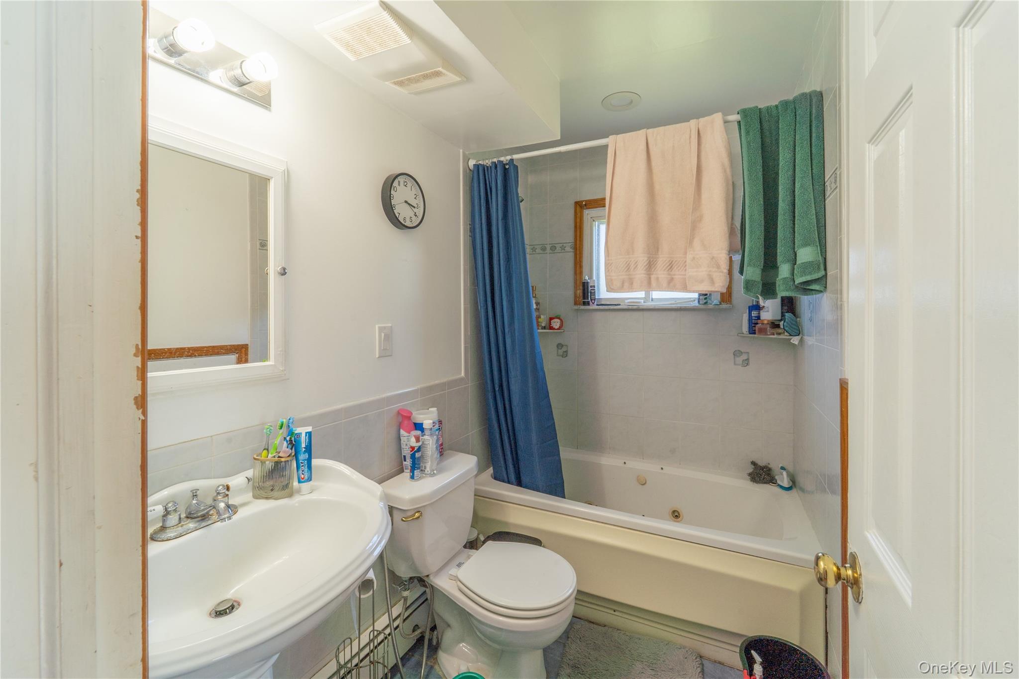 220 Jerusalem Avenue – For Sale photo 9