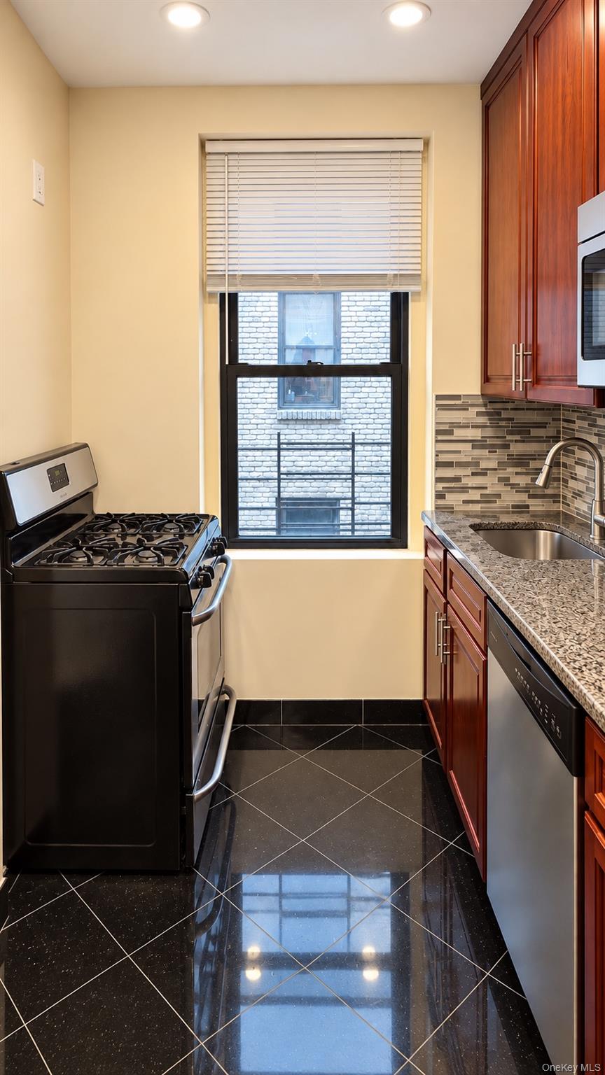 21-38 35th Street, Unit 2C photo 15