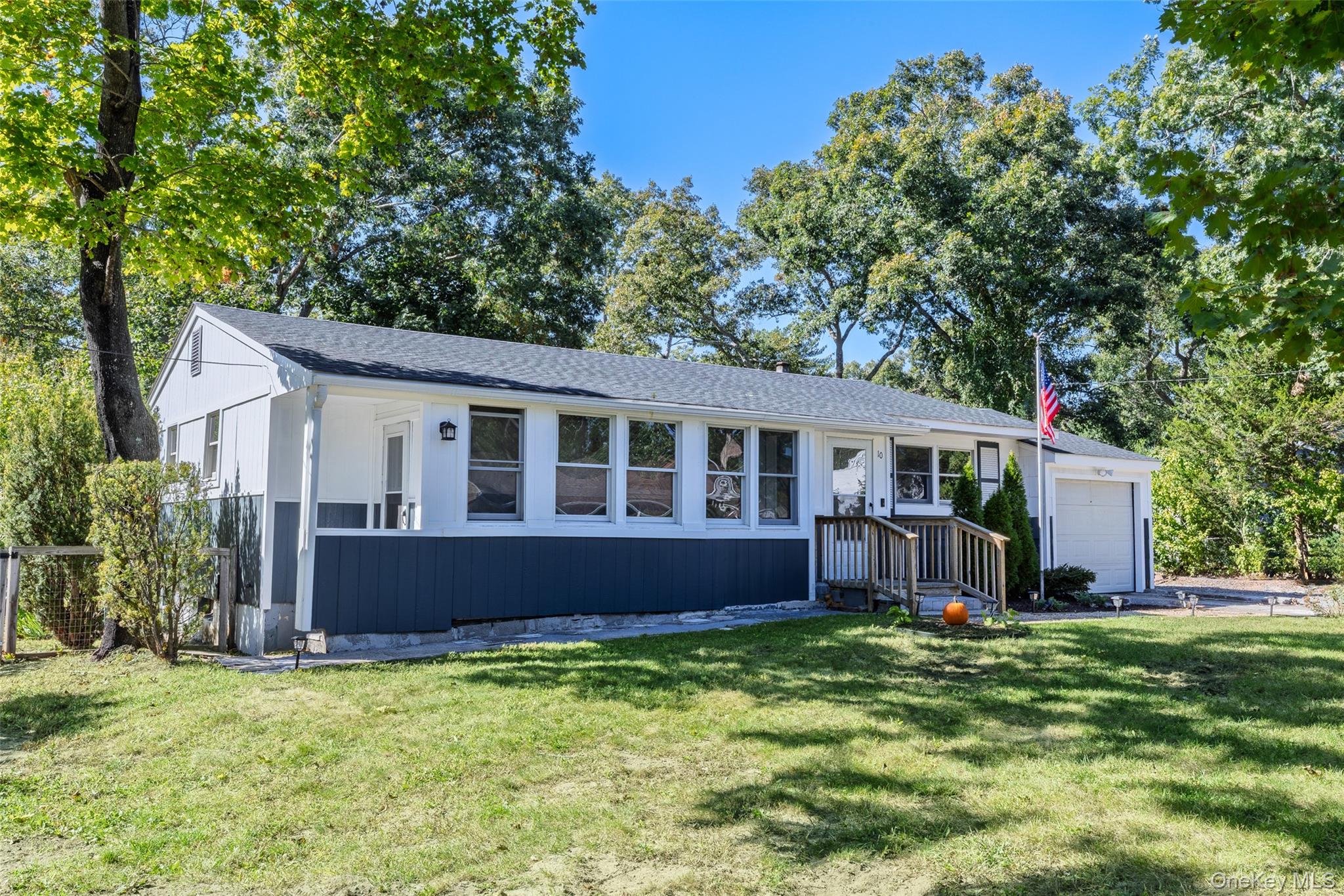 10 Nesaquake Trail – For Sale photo 2