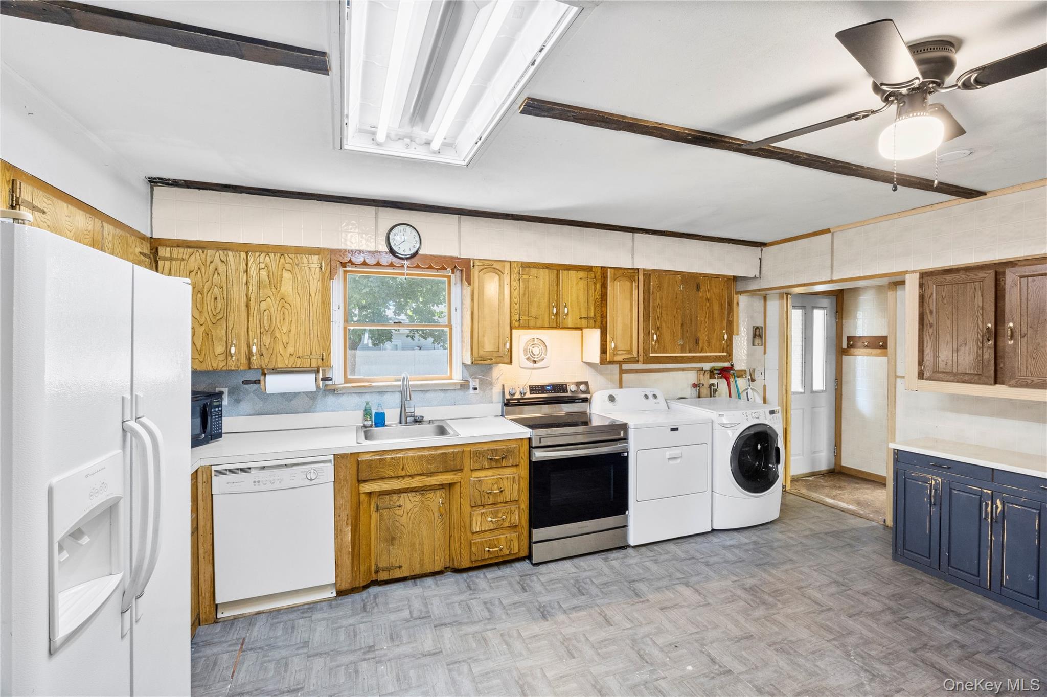 10 Nesaquake Trail – For Sale photo 12