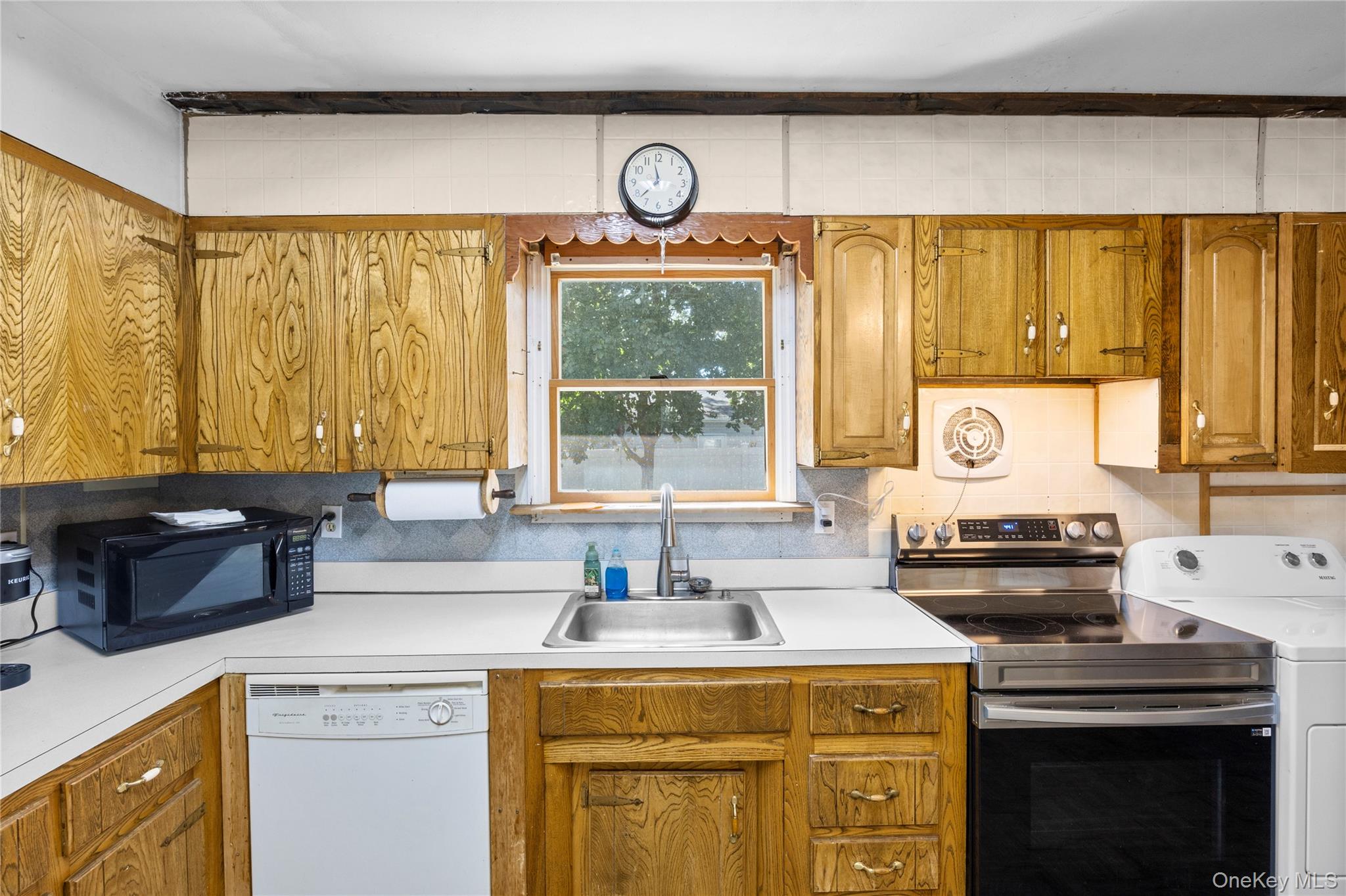10 Nesaquake Trail – For Sale photo 13
