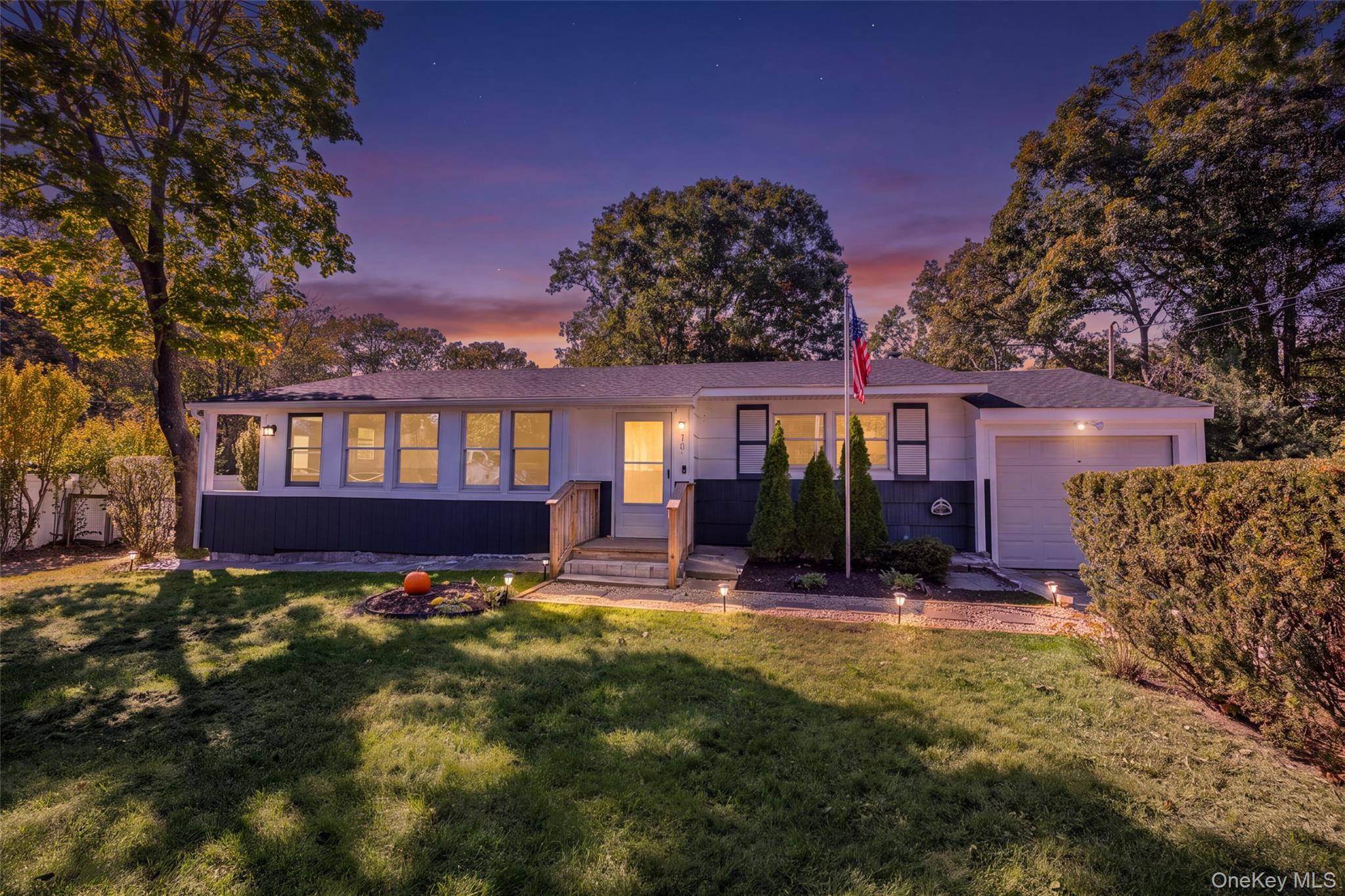10 Nesaquake Trail – For Sale photo 3
