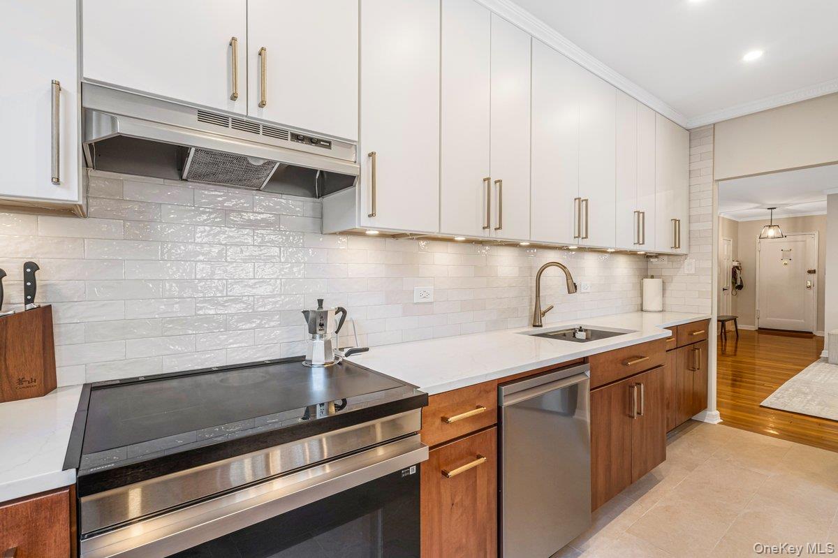 162-01 Powells Cove Boulevard, Unit 2D photo 17