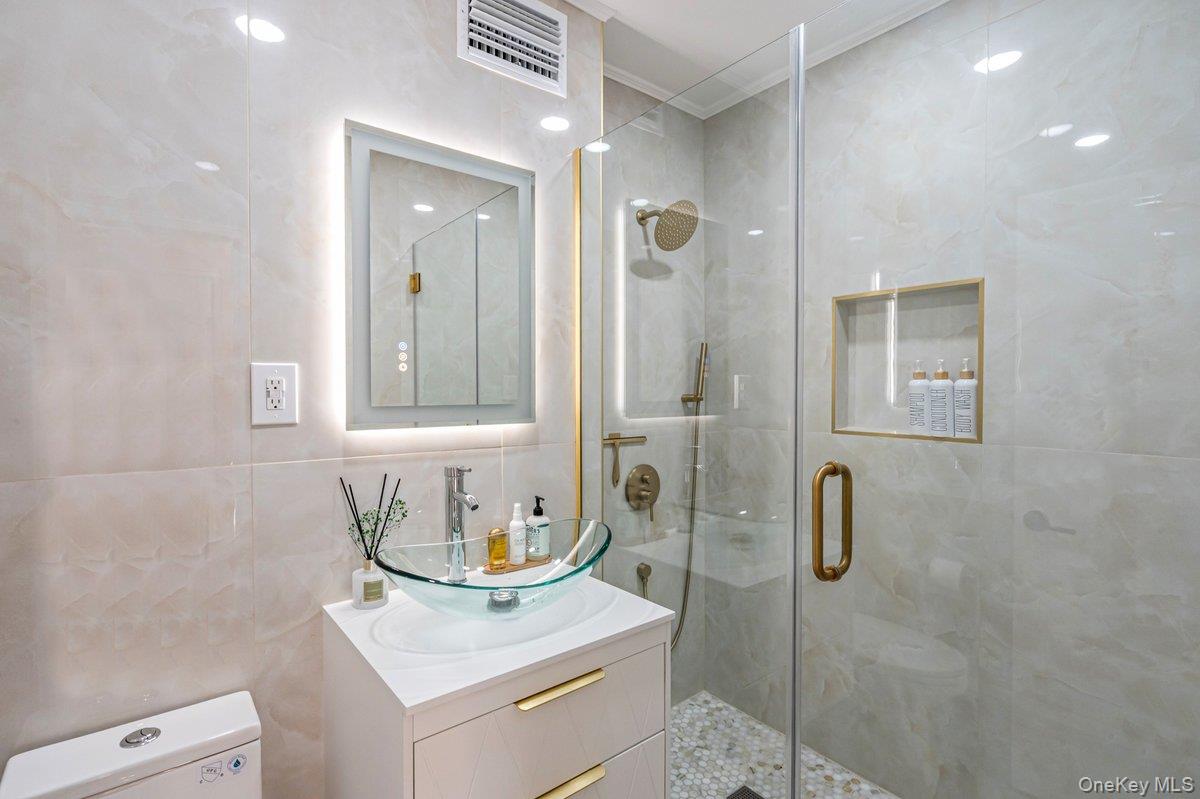 162-01 Powells Cove Boulevard, Unit 2D photo 19