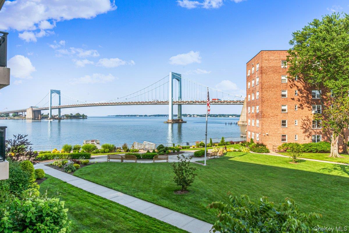 162-01 Powells Cove Boulevard, Unit 2D photo 5