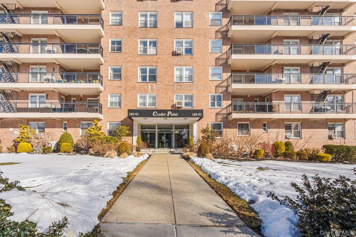 162-01 Powells Cove Boulevard, Unit 2D photo 27