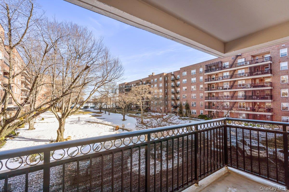 162-01 Powells Cove Boulevard, Unit 2D photo 26
