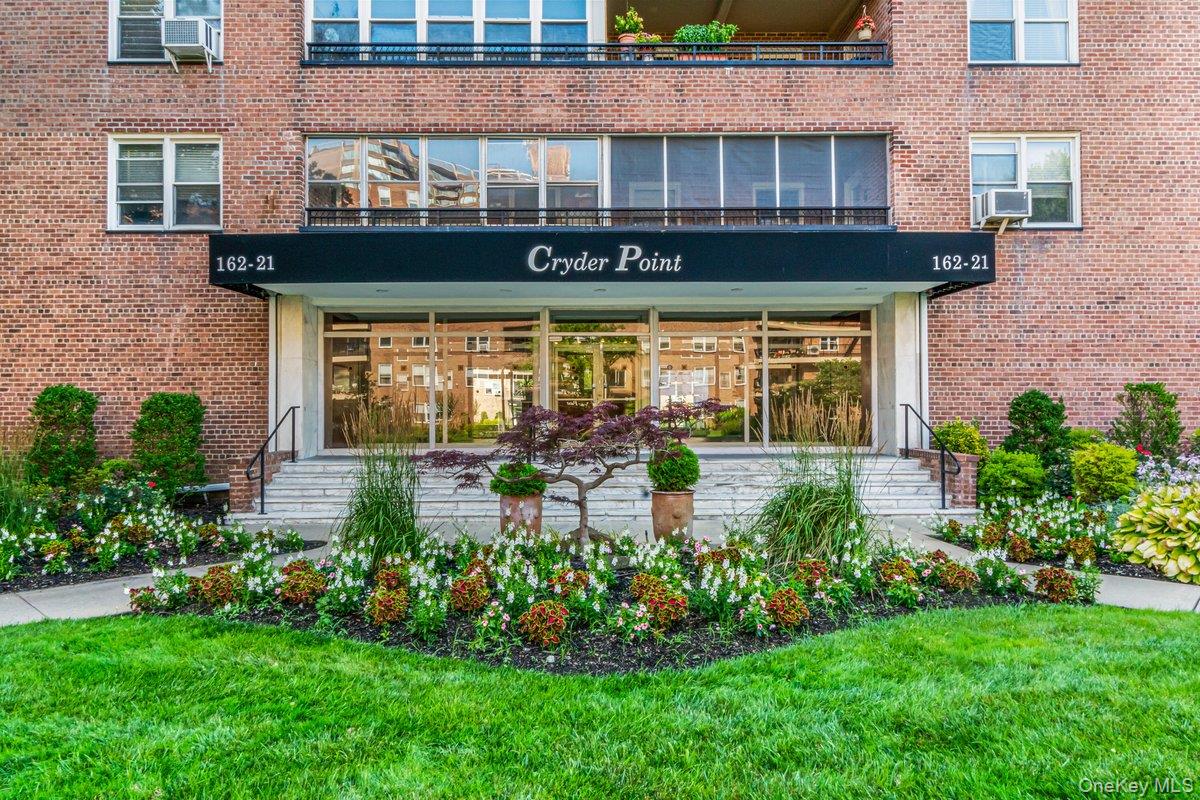 162-01 Powells Cove Boulevard, Unit 2D photo 6