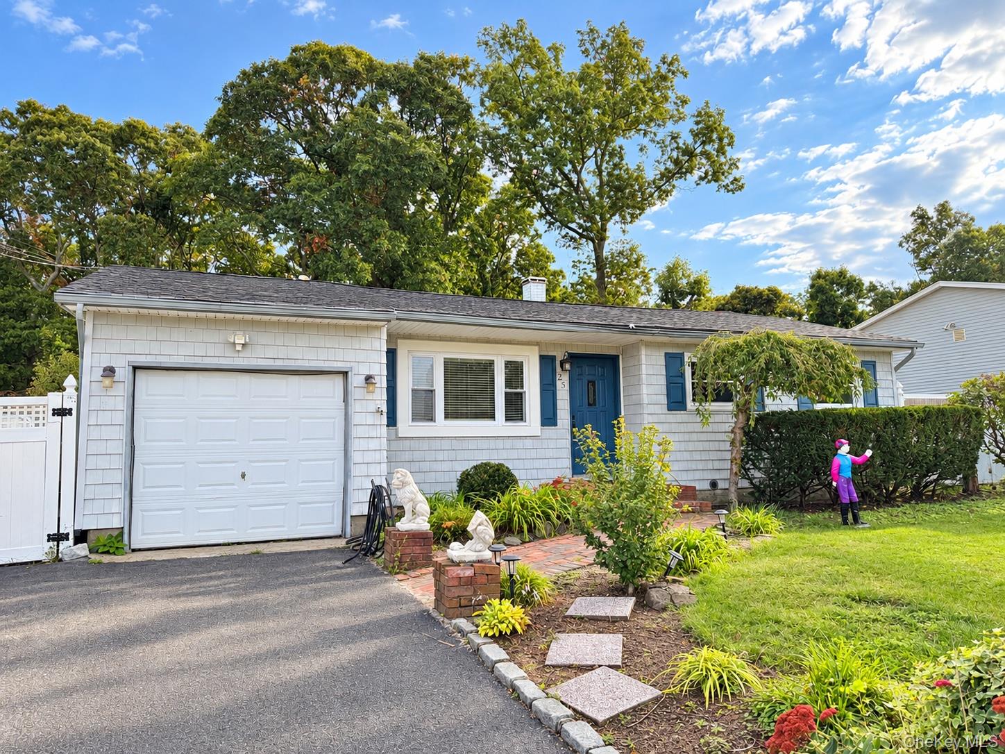 25 Urban Drive – For Sale photo 2