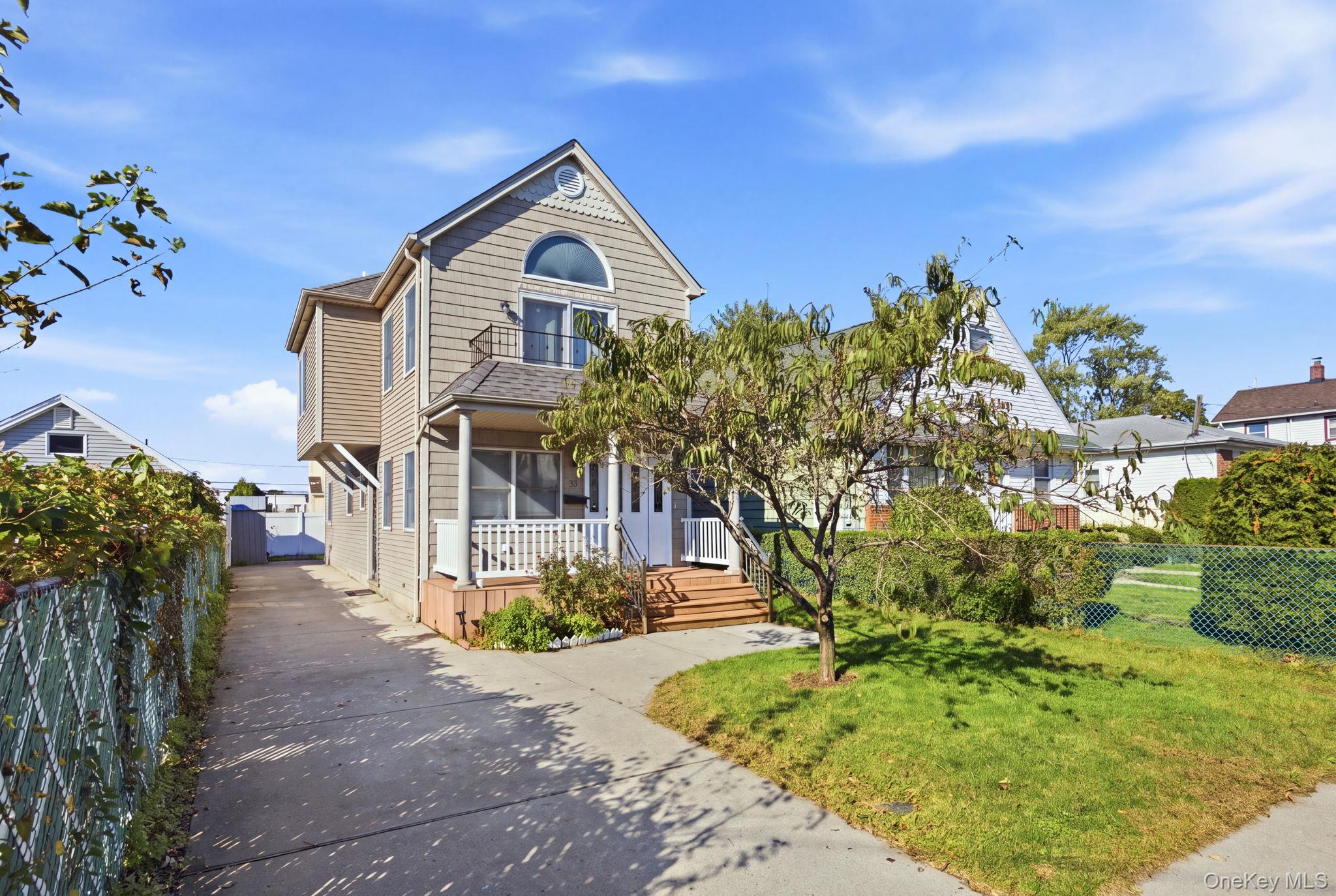 33 3rd Avenue – For Sale