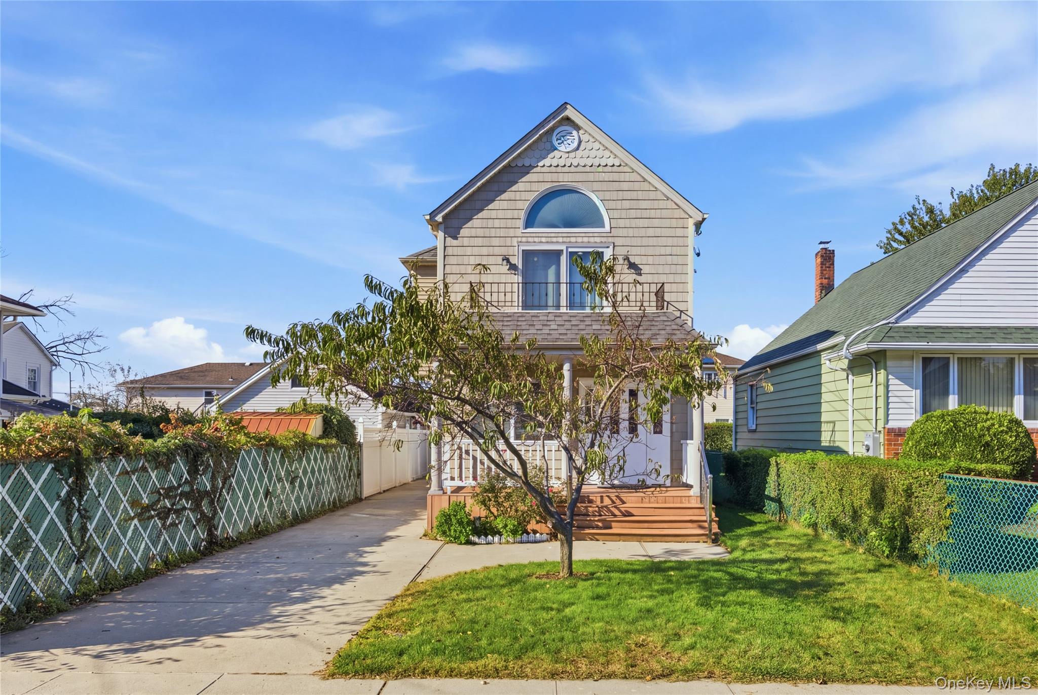 33 3rd Avenue – For Sale
