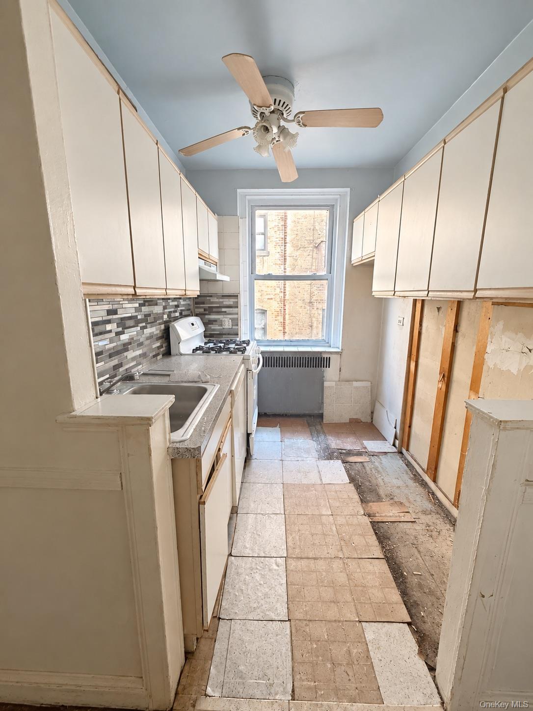 2160 Bronx Park Park, Unit 3B photo 5