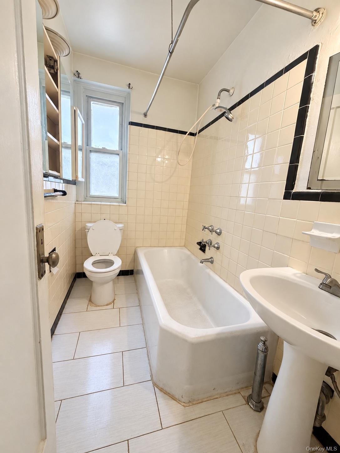 2160 Bronx Park Park, Unit 3B photo 7