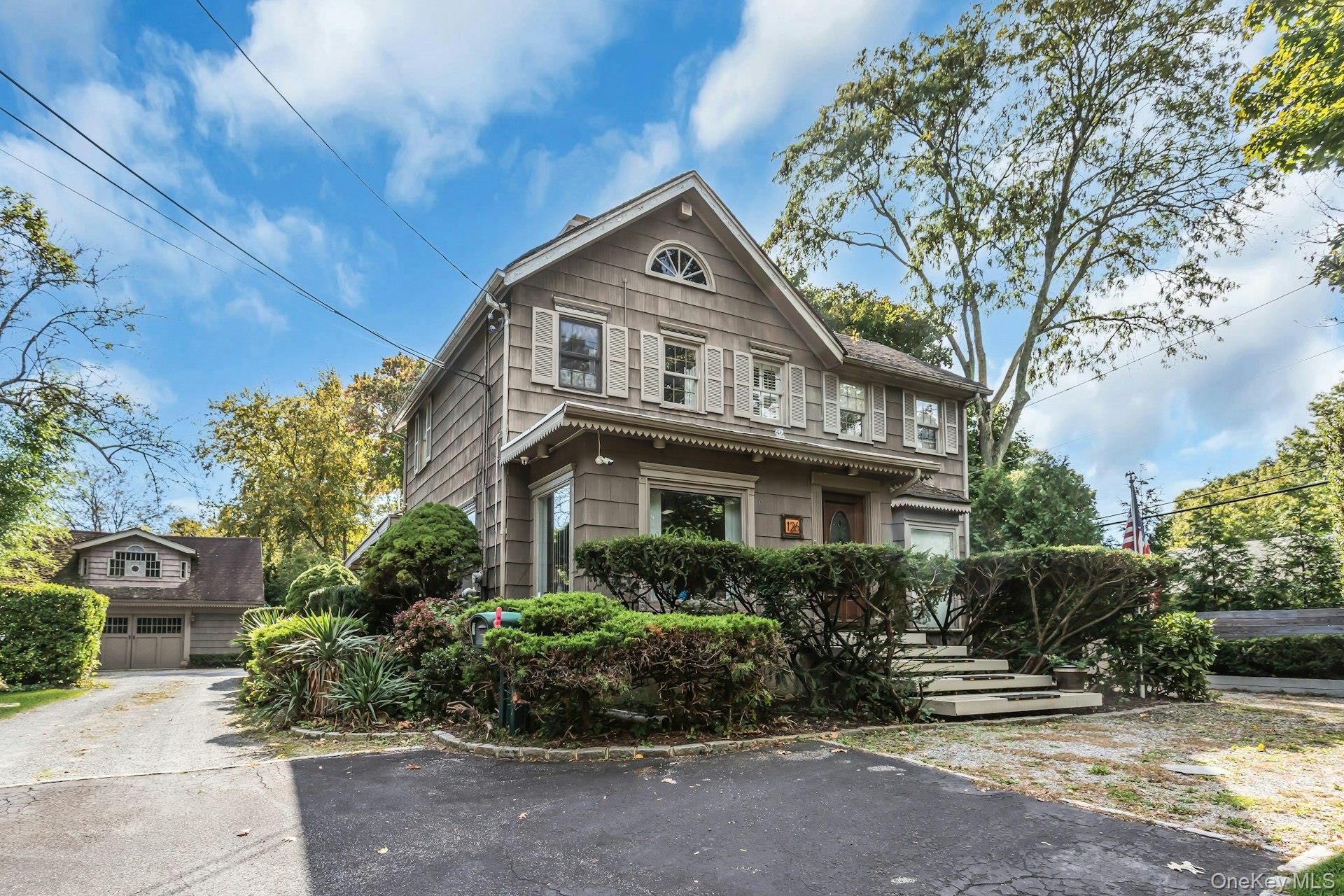 126 Harbor Hill Road – For Sale photo 2