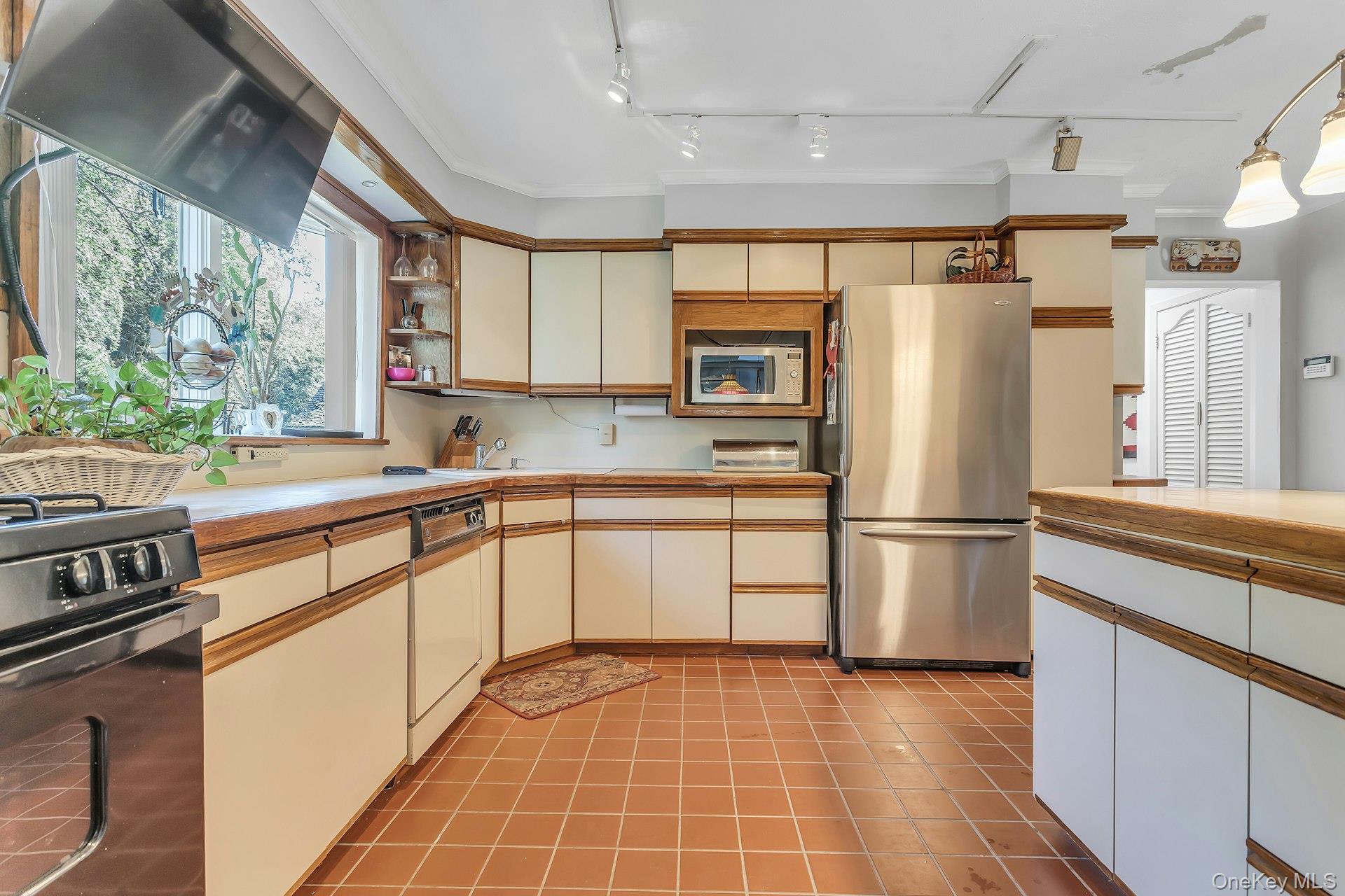 126 Harbor Hill Road – For Sale photo 10