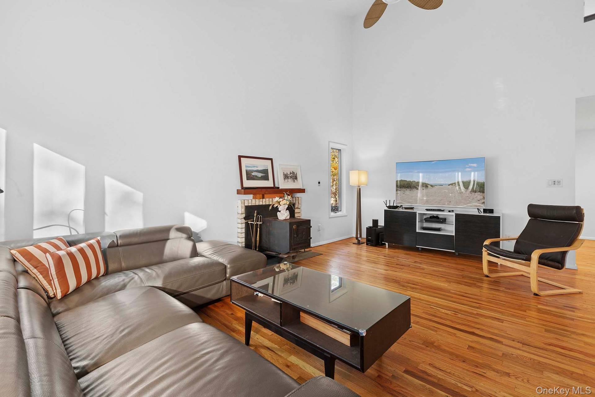 588 Pleasure Drive – For Rent photo 3