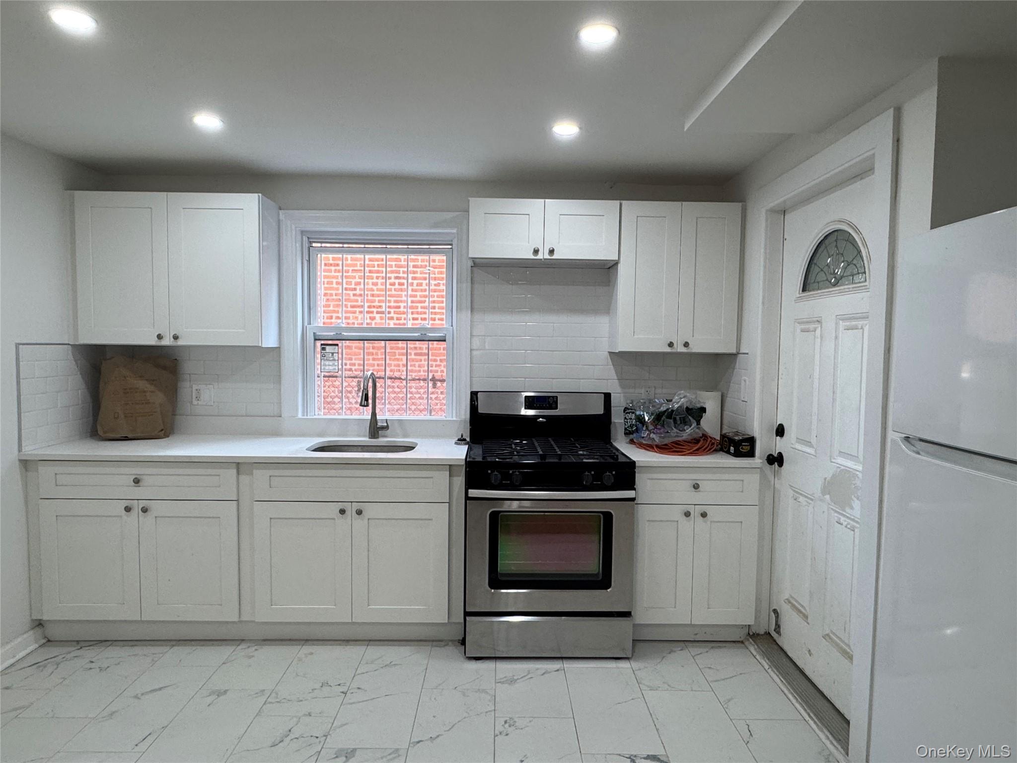 1054 Lydig Avenue – For Rent photo 4