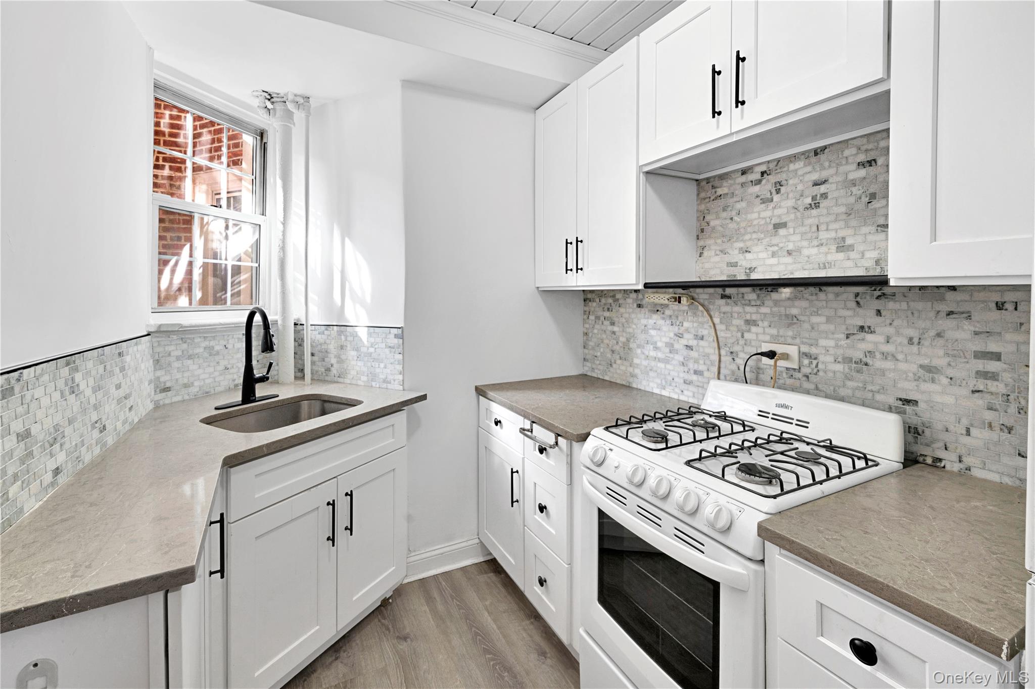 208 Centre Avenue, Unit 3K photo 8