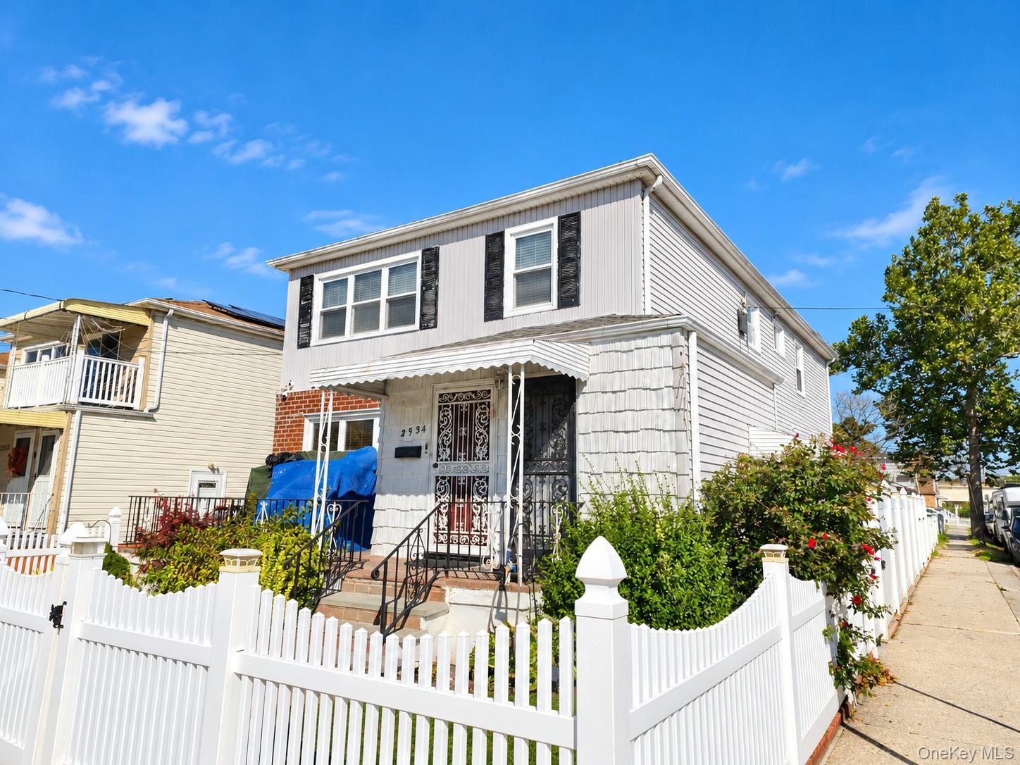 2334 Oceancrest Boulevard – For Sale