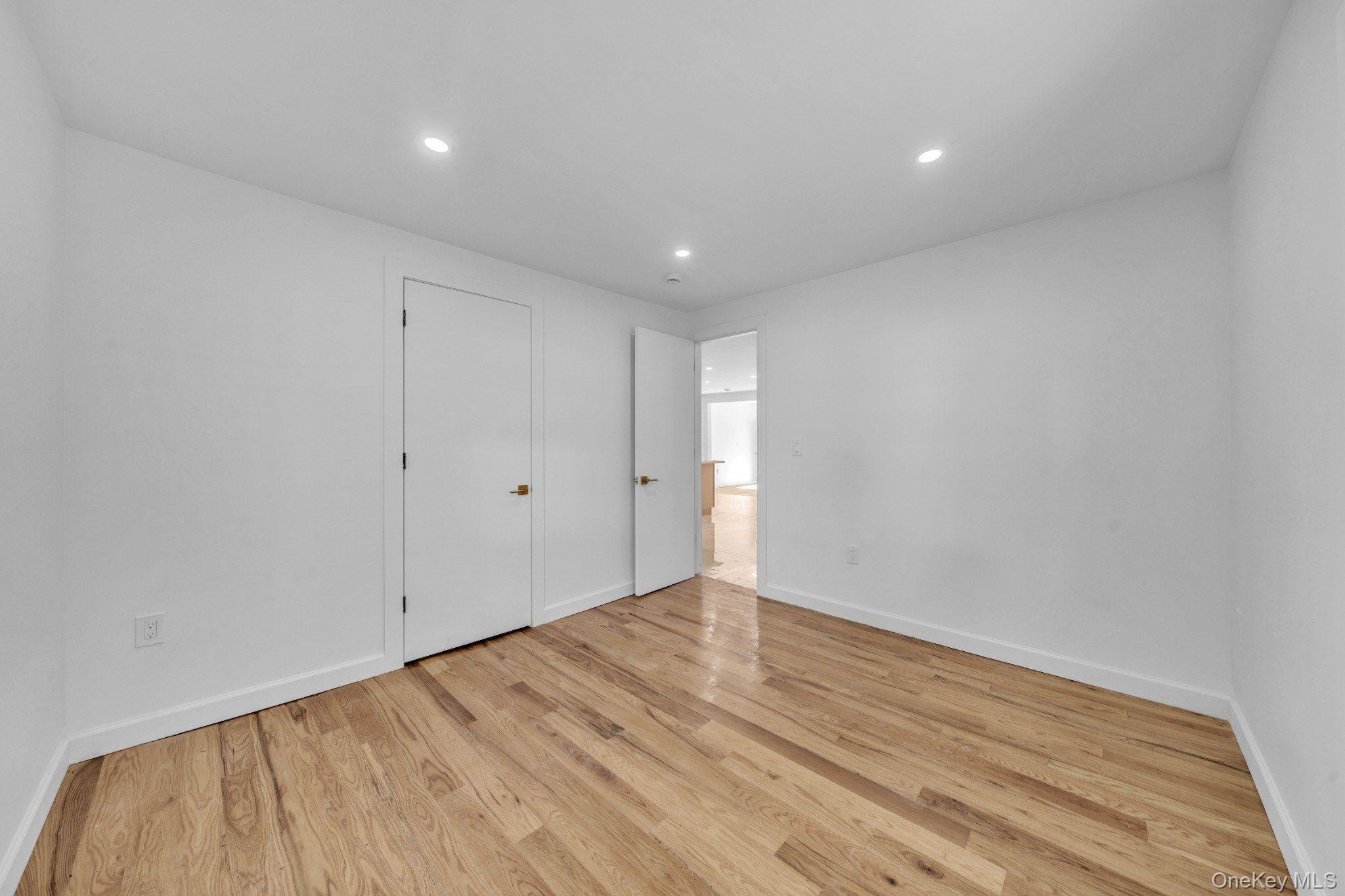 219 E 238th Street – For Sale photo 21