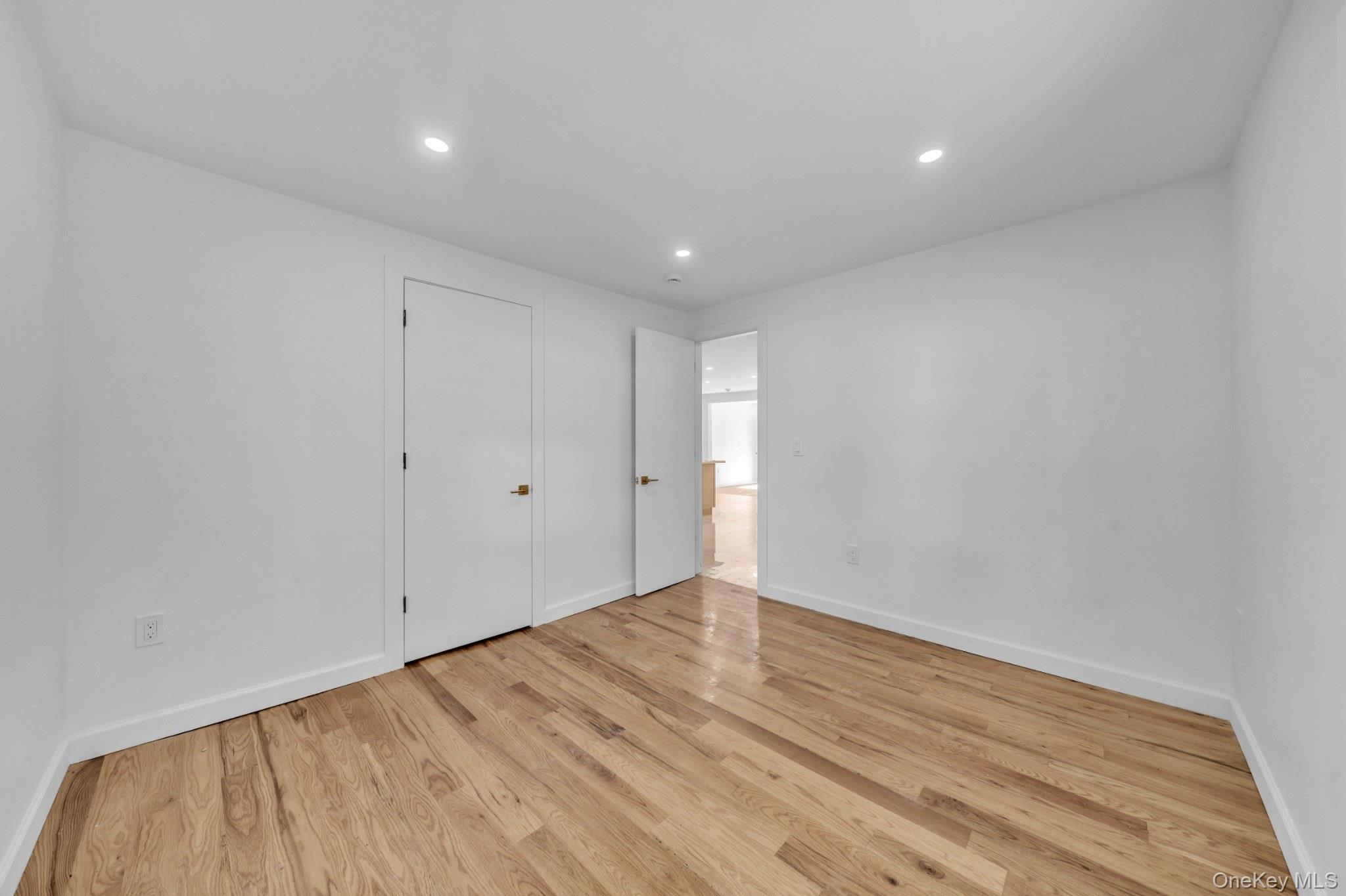 219 E 238th Street – For Sale photo 25