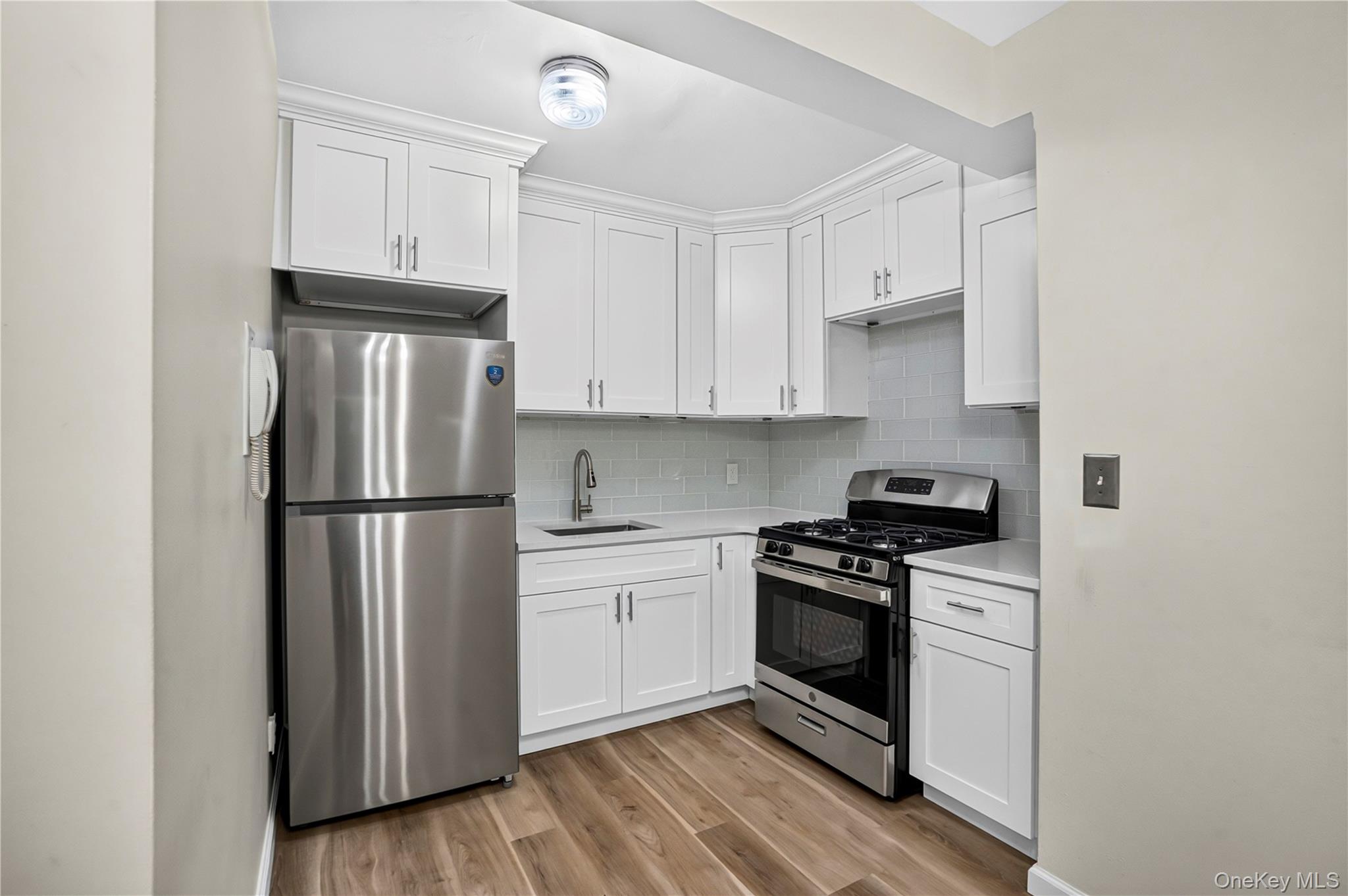 8915 Parsons Boulevard, Unit 11D photo 3