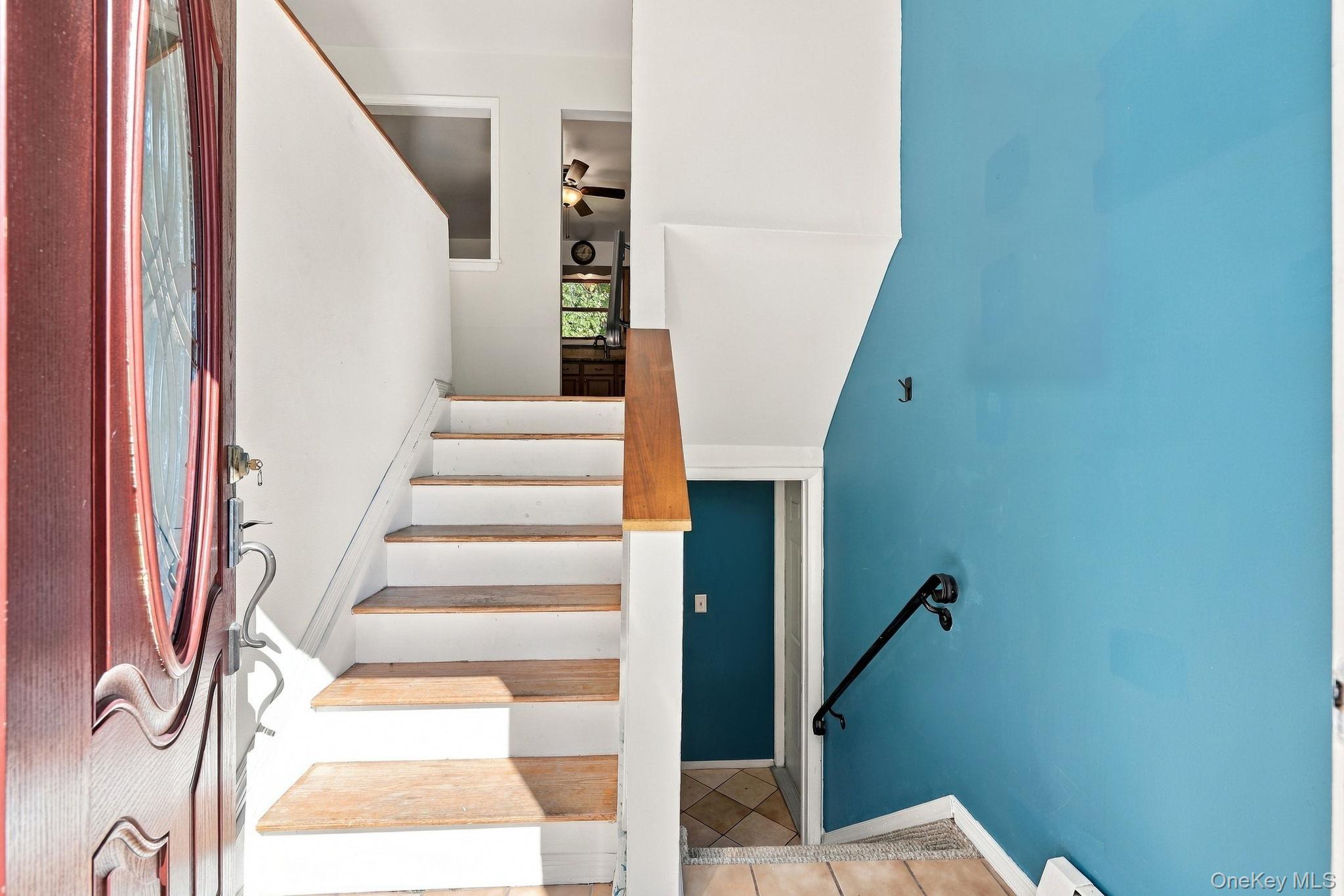 10 Van Wagner Road – For Sale photo 3