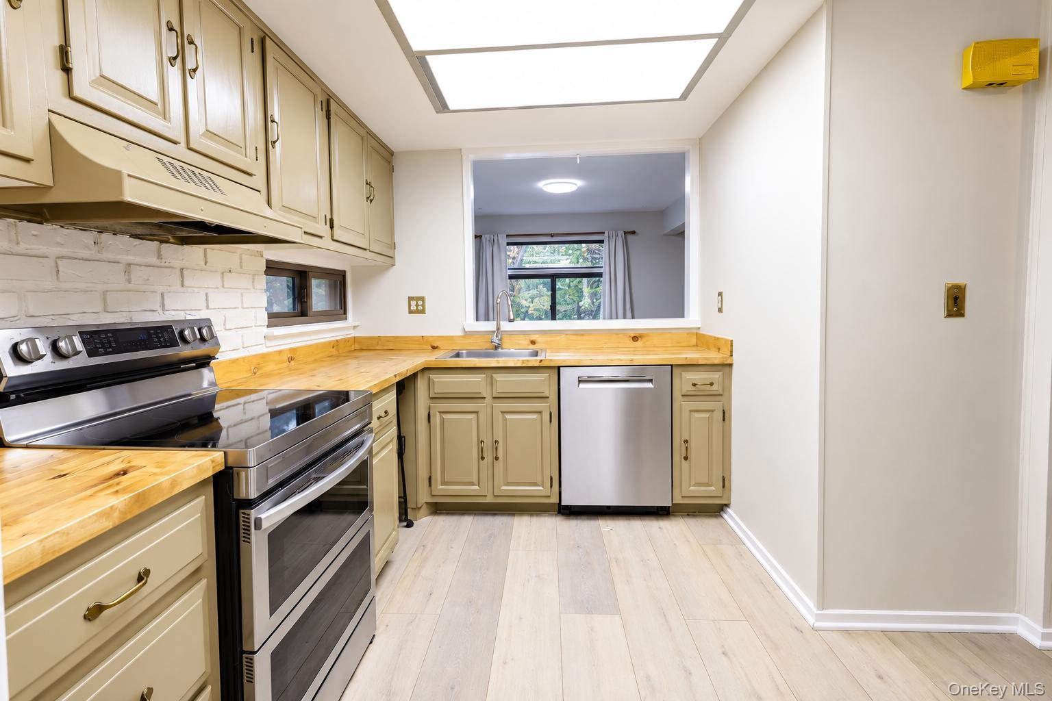 83 Treetop Circle – For Sale photo 8