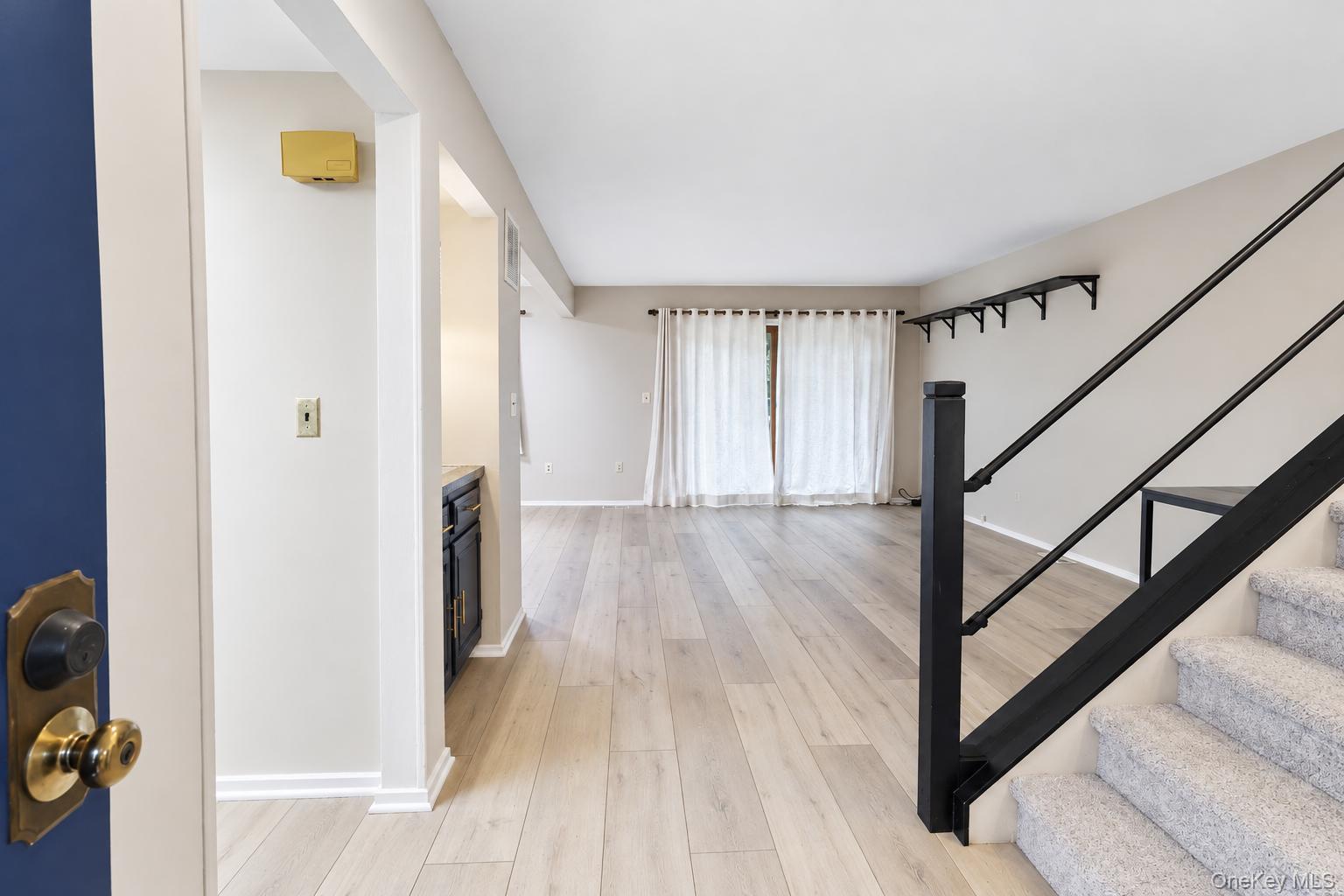83 Treetop Circle – For Sale photo 2