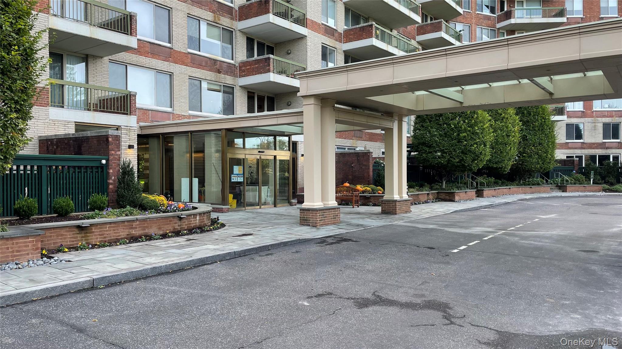 111 Cherry Valley Avenue, Unit 702 W photo 2