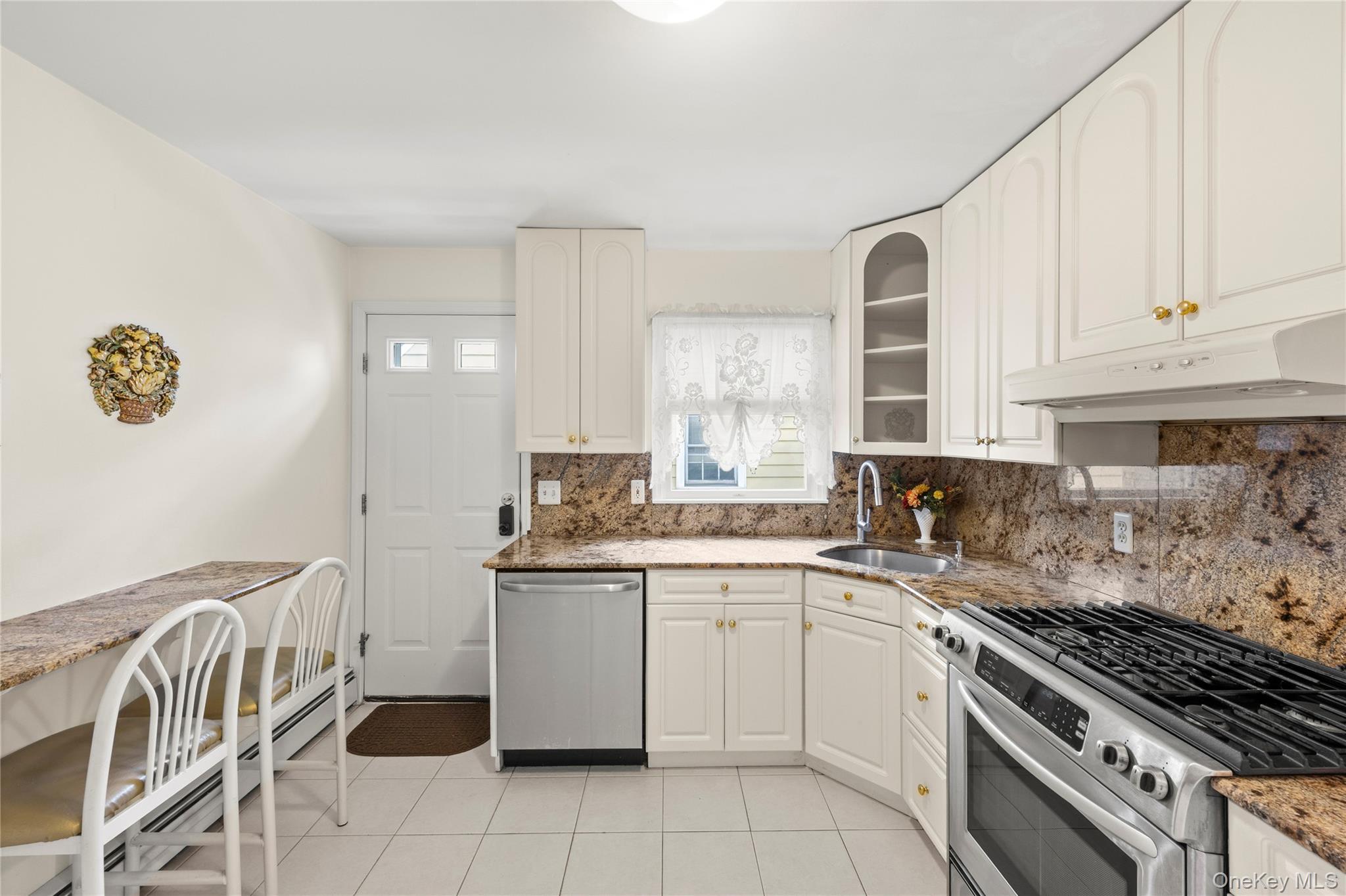 1079 Van Buren Avenue – For Sale photo 8